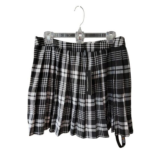 PrettyLittleThing Dresses & Skirts - Black & White Pleated Check Mini Skirt By PrettyLittleThing Size 8 EU 40
